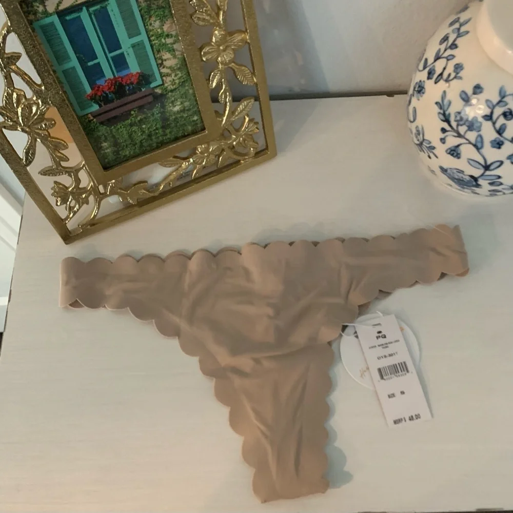 NWT Pilyq Oyster Seamless Scalloped‎ Thong